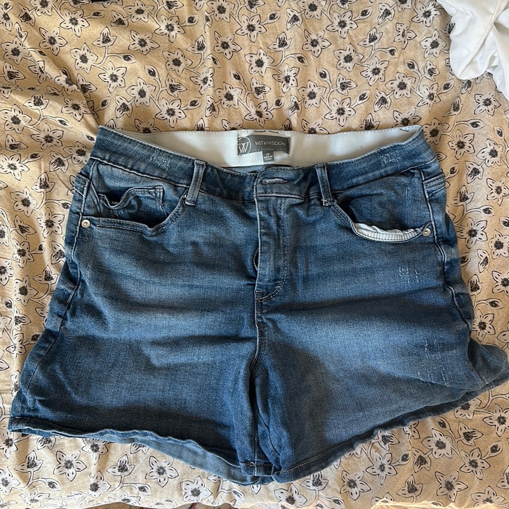 Wit + Wisdom Mid Rise Shorts